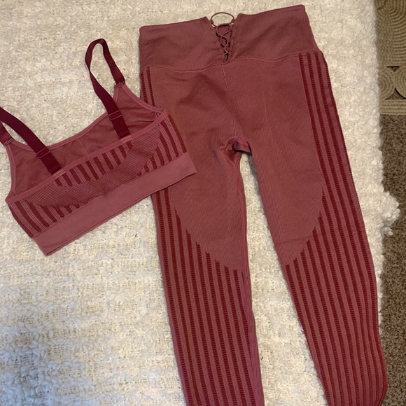 Ribbed workout set - Picture 2 of 4